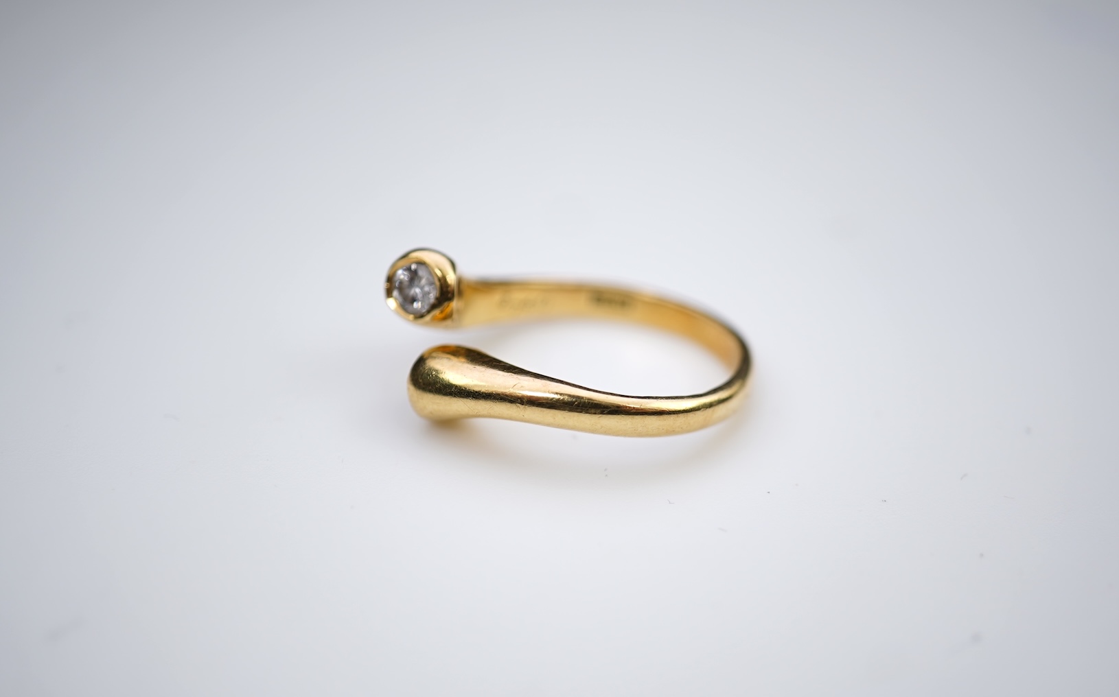A diamond torque ring